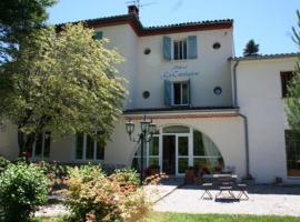 Hôtel De Charme La Comtadine，位于勒韦的酒店