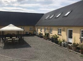 Strandsegård Ferielejlighed，位于Ølsted的酒店