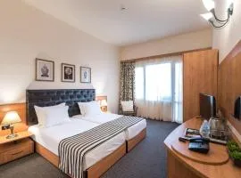 Lotus Family Hotel - Free Parking