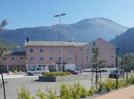 Glomfjord Hotel，位于Glomfjord海达路德码头（奥尼斯）附近的酒店