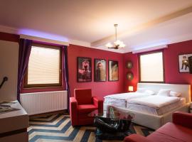 Retro hotel Garage，位于俄斯特拉发的酒店