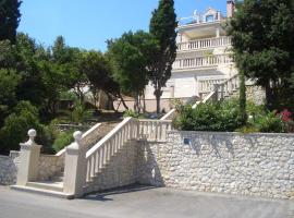 Villa Jade Apartments FRONT ROW SEA VIEW - WALK TO KORCULA OLD TOWN，位于科尔丘拉的酒店