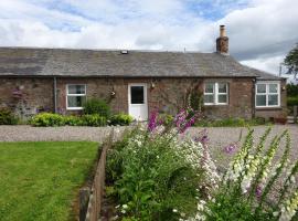 Incheoch Farm Cottage，位于Kilry的带停车场的酒店