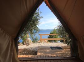 Camping Aloa，位于波尔默维卡海滩附近的酒店