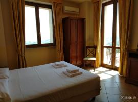 贝尔德维尔酒店，位于Alice Bel Colle的酒店