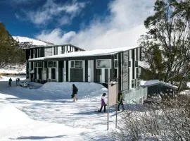 瀑布艾勒卡山林小屋