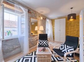 Luxury Apartment Fabris，位于罗维尼Carera Street in Rovinj附近的酒店