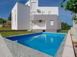 Kevin-Talisa Villa