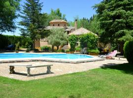 Chalet rural en La Mancha con jardin y piscina privados，位于托梅略索的酒店