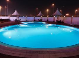 Remas Hotel Suites - Al Khoudh, Seeb, Muscat，位于锡卜的海滩短租房