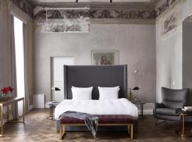 Hotel Pacai, Vilnius, a Member of Design Hotels，位于维尔纽斯St Anne's Church in Vilnius附近的酒店