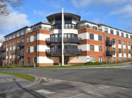 Blue Sky Apartments @Wallis Square, Farnborough，位于法恩伯勒的公寓