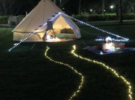 Glamping Kaki - Medium Bell Tent，位于新加坡的海滩短租房