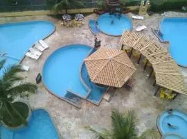 1307 APARTAMENTO 2 QUARTOS com banheira de hidromassagem privativa , bebidas liberadas nas piscinas , e com internet banda larga