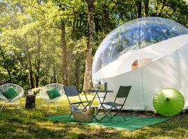 Somn'en bulle，位于纳雅克的豪华帐篷