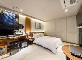 Plum Hotel，位于始兴市的酒店