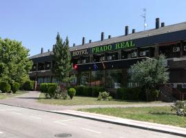 普拉多酒店，位于索托德尔雷亚尔的带停车场的酒店