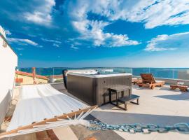 Luxury penthouse，位于曼德雷的酒店