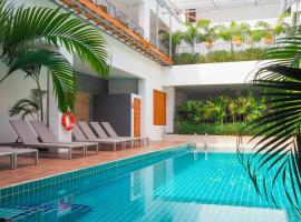 Nonnee Hotel Kata Beach Phuket，位于卡塔海滩的青旅