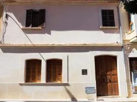 Born 23 - House with Pool in the centre of Lluchmayor. free wifi