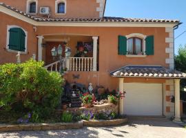 Casa das Oliveiras，位于Flassans-sur-Issole的旅馆