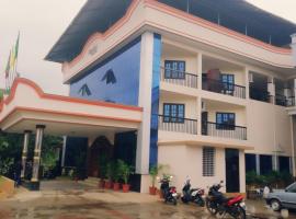 Hotel Gayathri International，位于Alattūr的酒店