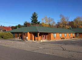 Northwoods Inn & Suites Minocqua，位于米诺阔的酒店