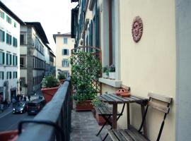 Luxury central flat river view，位于佛罗伦萨马吉奥路附近的酒店
