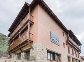 Hotel Atiana，位于阿尔巴拉辛的酒店