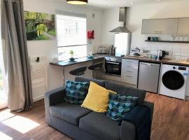 Upper Highview - Self Catering Apartment, fpventures Stroud，位于斯特劳德的公寓