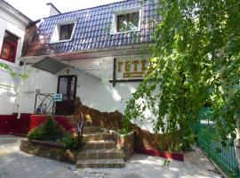 Na Admirala Makarova，位于尼古拉耶夫的酒店