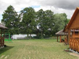 Domki Letniskowe ARKON，位于Strykowo的酒店