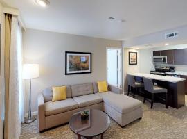 Chase Suite Hotel Newark Fremont，位于纽瓦克的酒店