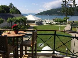 la baie des voiles ,vue lac d'Annecy ,plage privée，位于杜约特的酒店