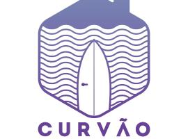 Curvão Surf House，位于瓜鲁雅的酒店