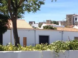 CASA NA VILA HISTÓRICA DE MOURÃO