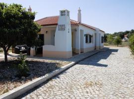 Guest House Alfarrobeiras，位于阿尔布费拉Albufeira Train Station附近的酒店