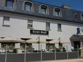 瑞赛尔斯达夫酒店