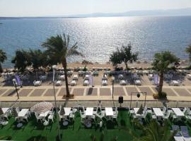 WA Çeşme Farm Hotel Beach Resort & Spa，位于切什梅的酒店
