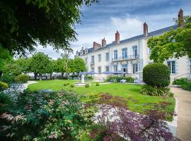 Hôtel 4 étoiles - Restaurants & Spa Périer Du Bignon，位于拉瓦勒的酒店