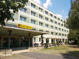 奈普酒店，位于布达佩斯10区 - 库班雅的酒店