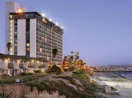 卡普里岛海滨全季度假酒店，位于圣地亚哥的公寓式酒店