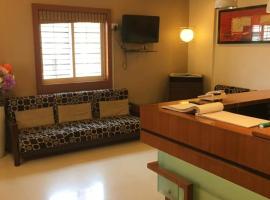 Hotel Mega inn，位于霍斯佩特的酒店