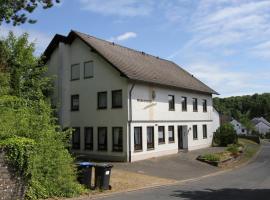 Ferienhaus Vulkaneifel Kopp，位于Kopp的酒店