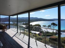 SEA EAGLE COTTAGE Amazing views of Bay of Fires，位于比那隆湾的酒店