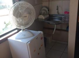 Quarto e sala regiao dos lagos，位于阿拉鲁阿马的酒店