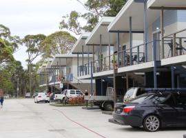 Peace Resorts - Jervis Bay Holiday Cabins in Sussex Inlet，位于苏塞克斯入口的酒店