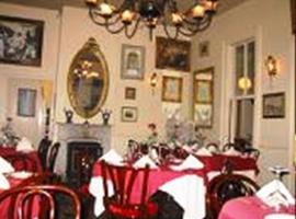 Bayview Hotel，位于阿普托斯的酒店