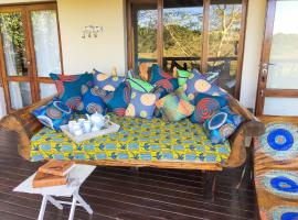 Nkumbe Bush Retreat Family Home，位于Ponta Malongane的酒店