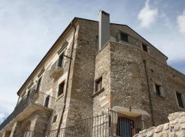 La Terrazza sulla Storia，位于San Pietro Infine的酒店